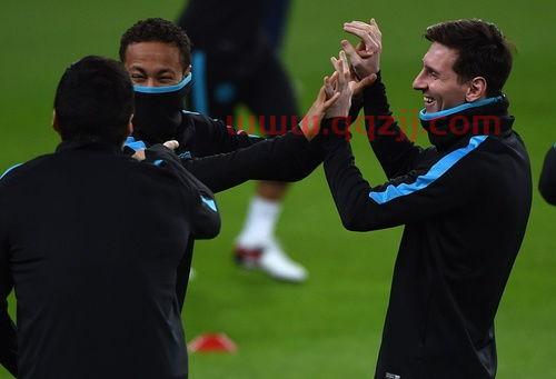 年轻的内马尔与梅西（内马尔和梅西合影照片）