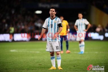 梅西与内马尔点球(梅西和内马尔一起踢球)