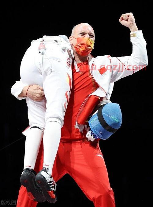 孙一文被教练扛起